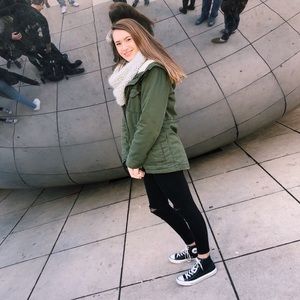 Meet your Posher, Olivia